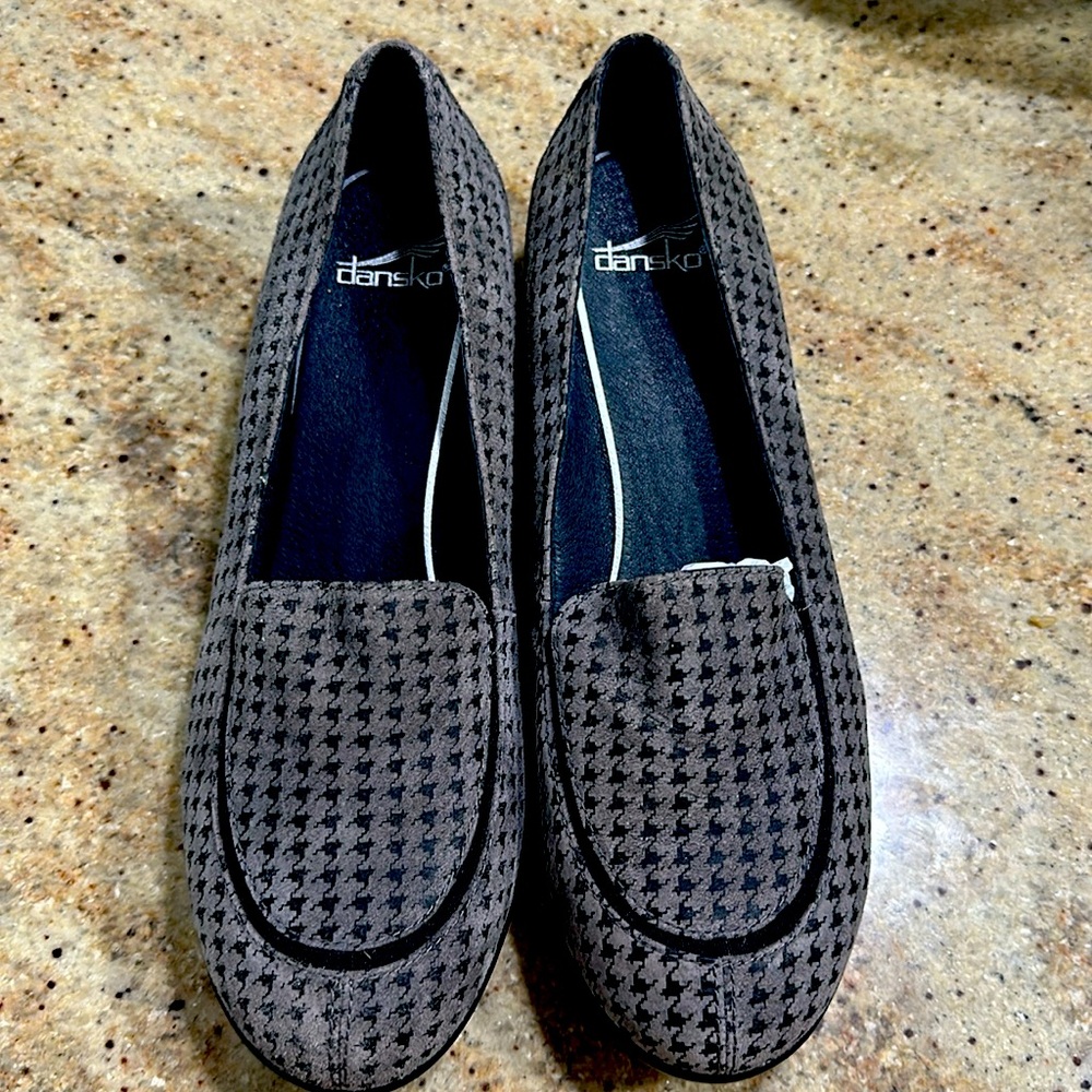 New Dansko size 39